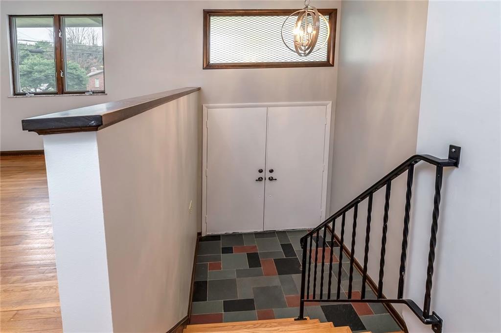 268 Shafer Road Moon Township, PA 15108 - Photo 4 of 25 Gallery Image 4