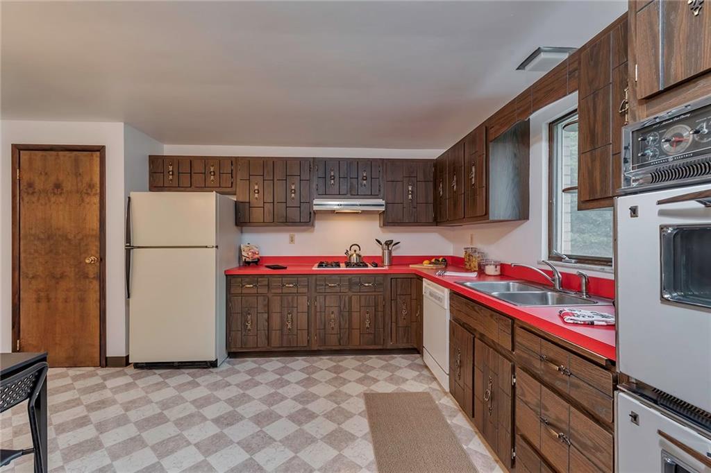 268 Shafer Road Moon Township, PA 15108 - Photo 10 of 25 Gallery Image 10