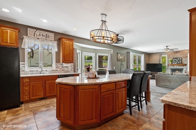 2601 Spring Leaf Drive Spring Grove, IL 60081 - Photo 7 of 38