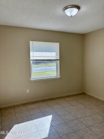 $1,200 | 1616 Timber Lane Road, Gautier, MS 39553