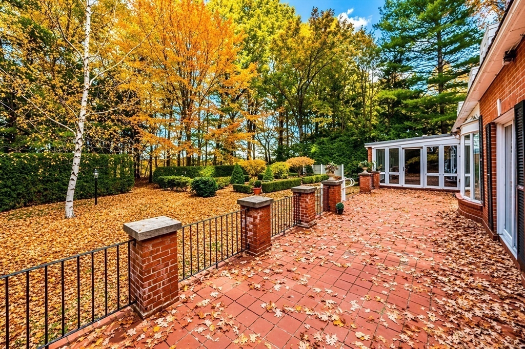 12 Woodland Road Westfield, MA 01085 - Photo 4 of 24