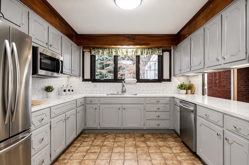 12 Woodland Road Westfield, MA 01085 - Photo 9 of 24