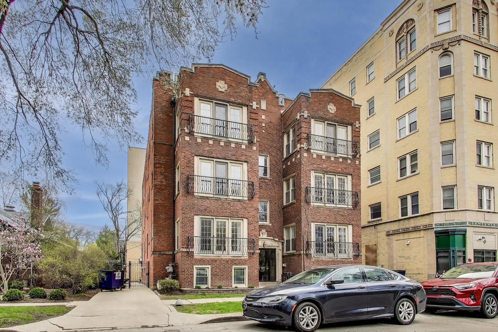 911 Maple Avenue, Unit 1N Evanston, IL 60202 - Photo 2 of 29 a front view of a building with lot of cars parked on road