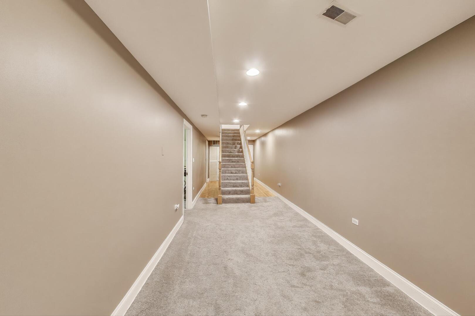 911 Maple Avenue, Unit 1N Evanston, IL 60202 - Photo 22 of 29 a view of hallway with stairs