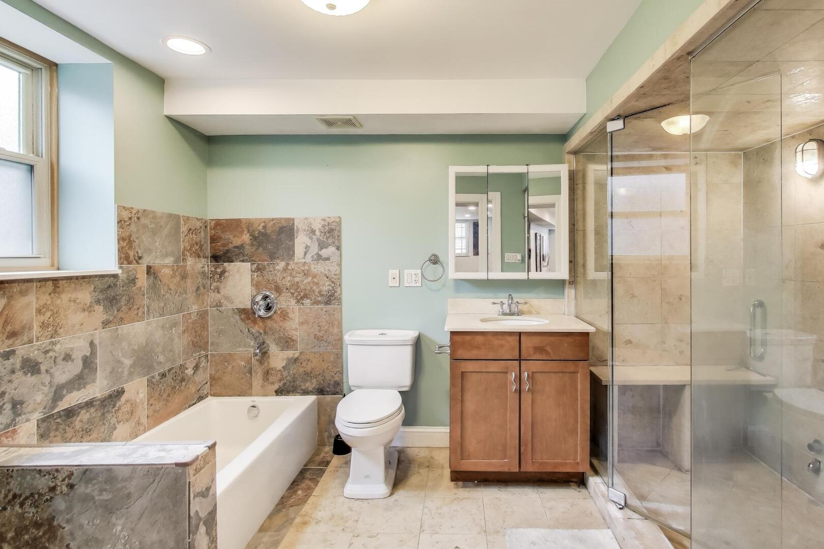 911 Maple Avenue, Unit 1N Evanston, IL 60202 - Photo 25 of 29 a bathroom with a sink toilet and shower