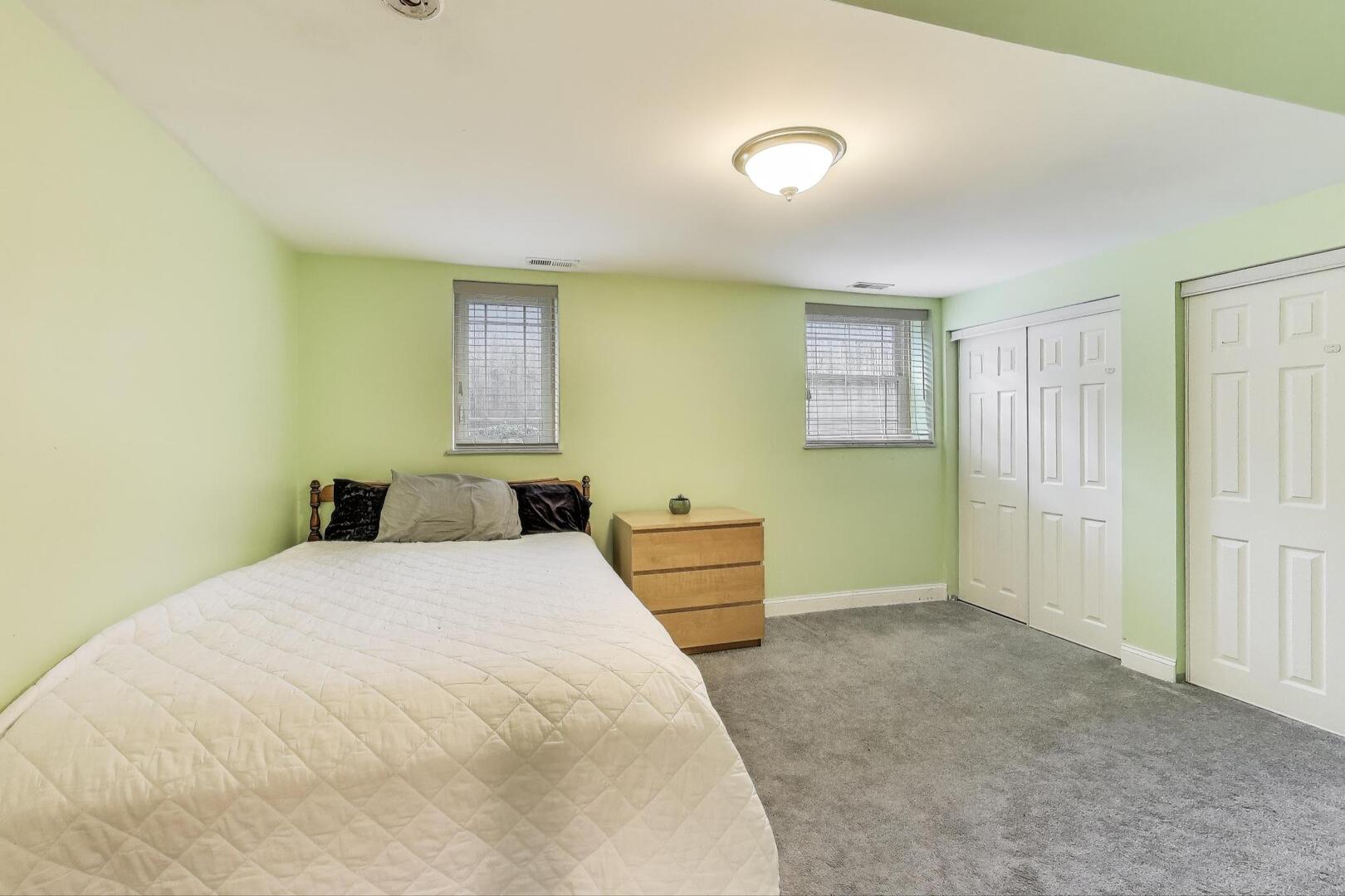 911 Maple Avenue, Unit 1N Evanston, IL 60202 - Photo 26 of 29 a bedroom with a bed and a cabinets