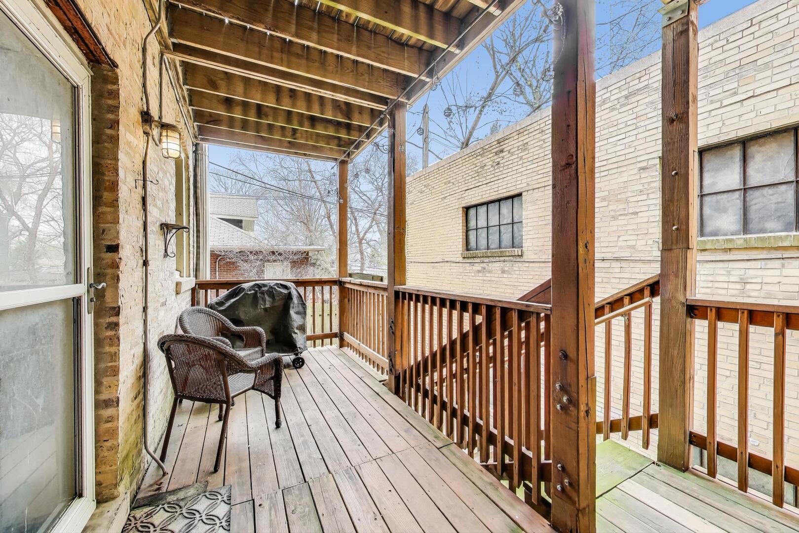911 Maple Avenue, Unit 1N Evanston, IL 60202 - Photo 29 of 29 a view of a balcony with chairs and a barbeque