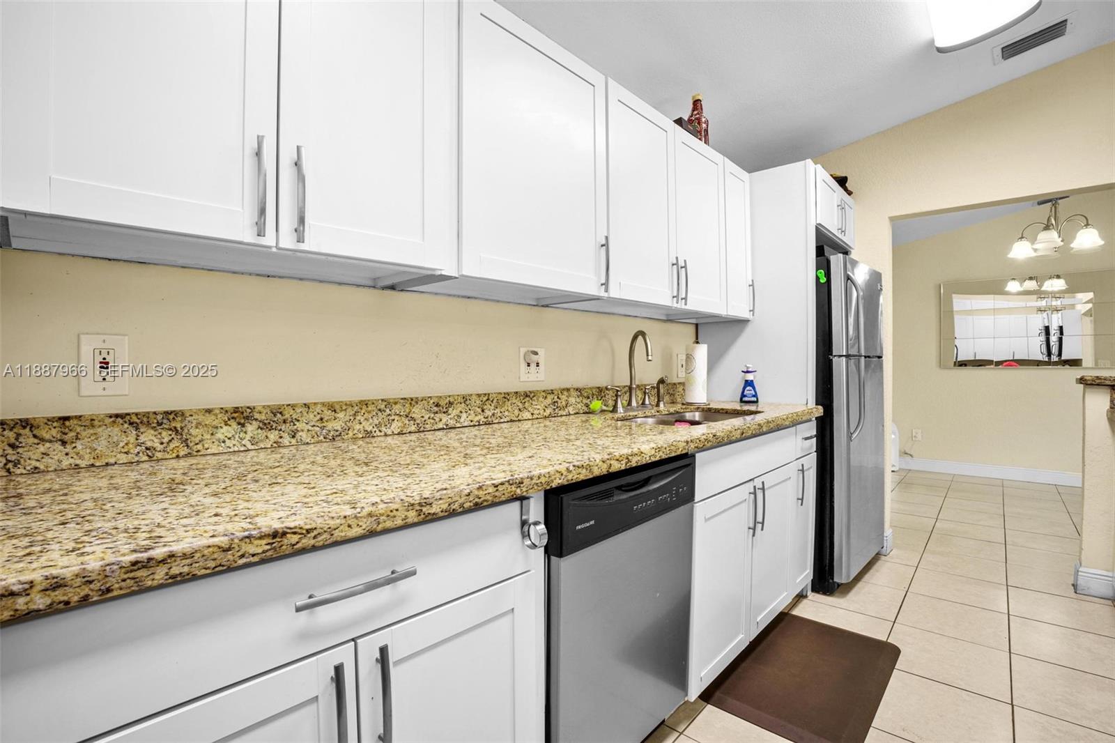 13211 Southwest 262nd Terrace Homestead, FL 33032 - Photo 9 of 39
