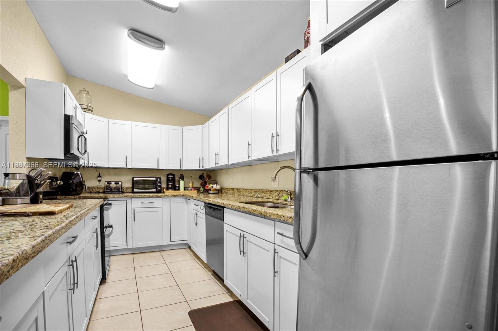 13211 Southwest 262nd Terrace Homestead, FL 33032 - Photo 10 of 39