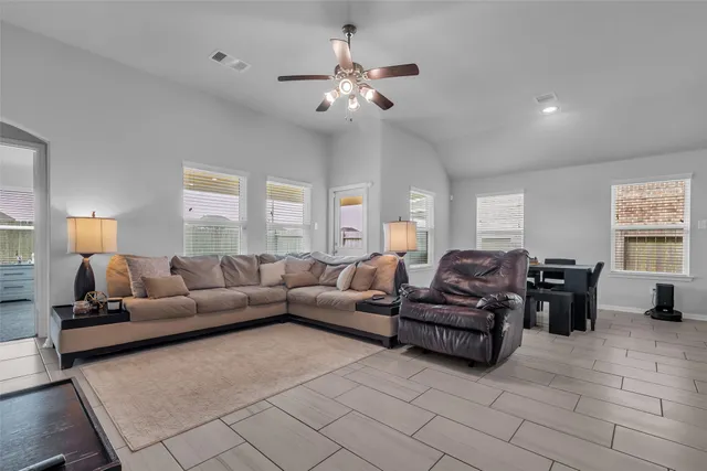 $272,700 | 15322 Laceleaf Trail, Houston, TX 77044