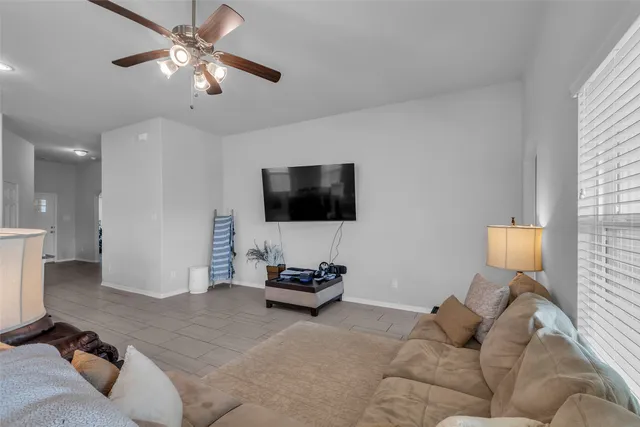 $272,700 | 15322 Laceleaf Trail, Houston, TX 77044