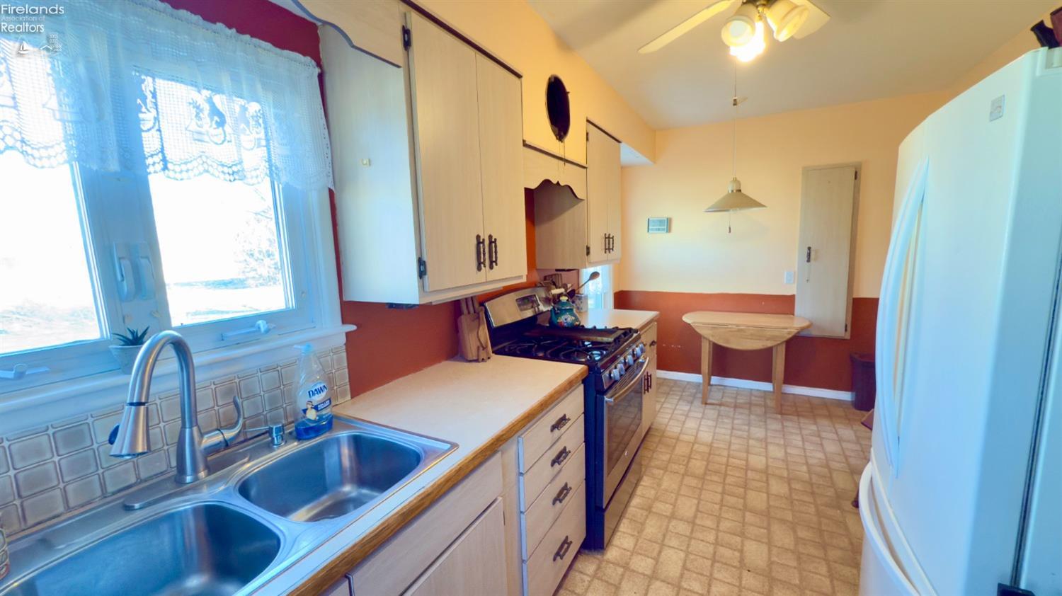 5206 Schenk Road Sandusky, OH 44870 - Photo 6 of 35 Gallery Image 6