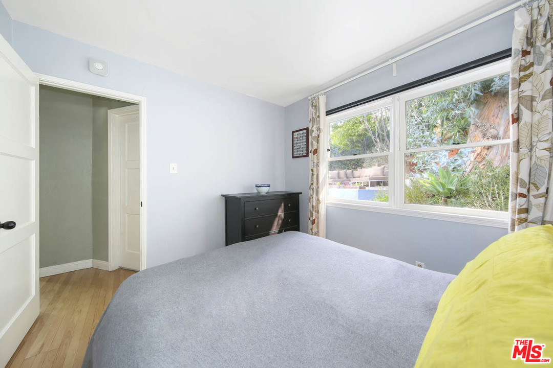 2408 Riverside Place Los Angeles, CA 90039 - Photo 11 of 20 Gallery Image 11