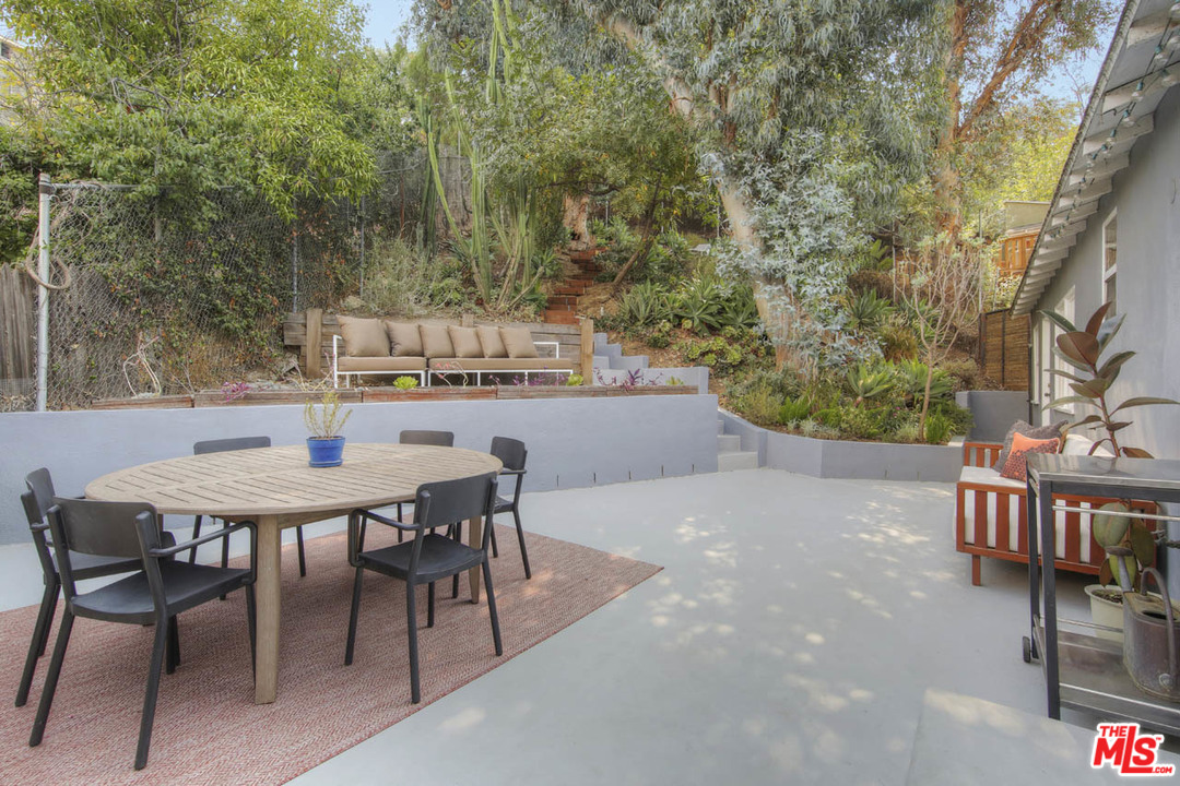 2408 Riverside Place Los Angeles, CA 90039 - Photo 13 of 20 Gallery Image 13