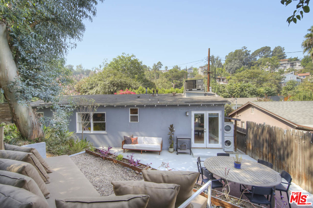 2408 Riverside Place Los Angeles, CA 90039 - Photo 15 of 20 Gallery Image 15