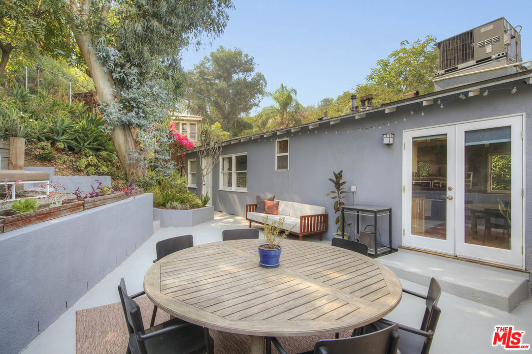 2408 Riverside Place Los Angeles, CA 90039 - Photo 16 of 20 Gallery Image 16