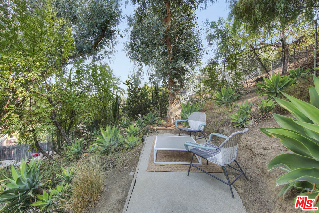 2408 Riverside Place Los Angeles, CA 90039 - Photo 18 of 20 Gallery Image 18