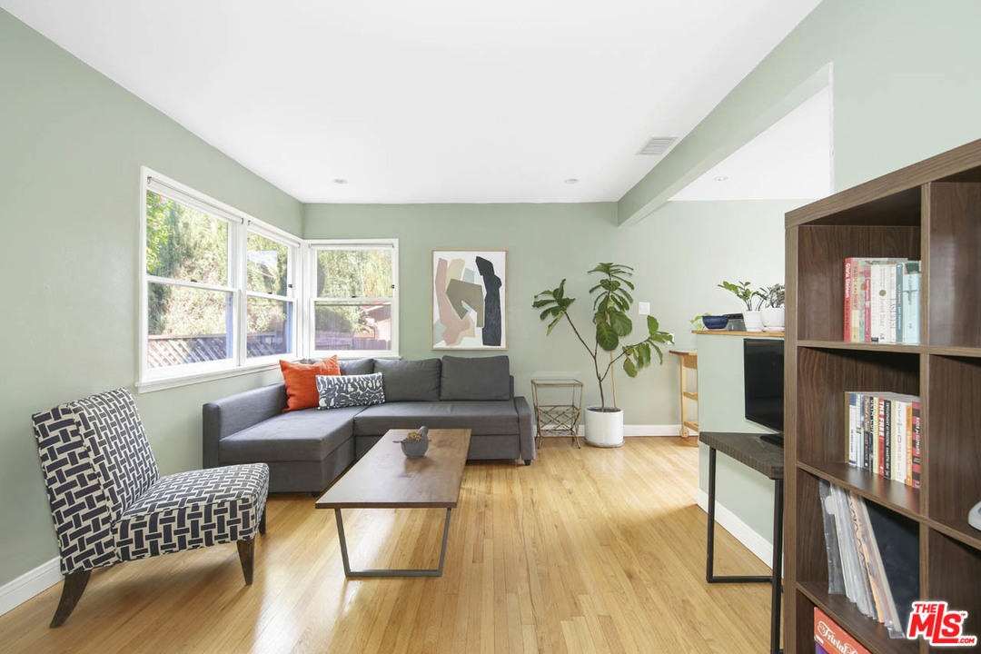 2408 Riverside Place Los Angeles, CA 90039 - Photo 3 of 20 Gallery Image 3