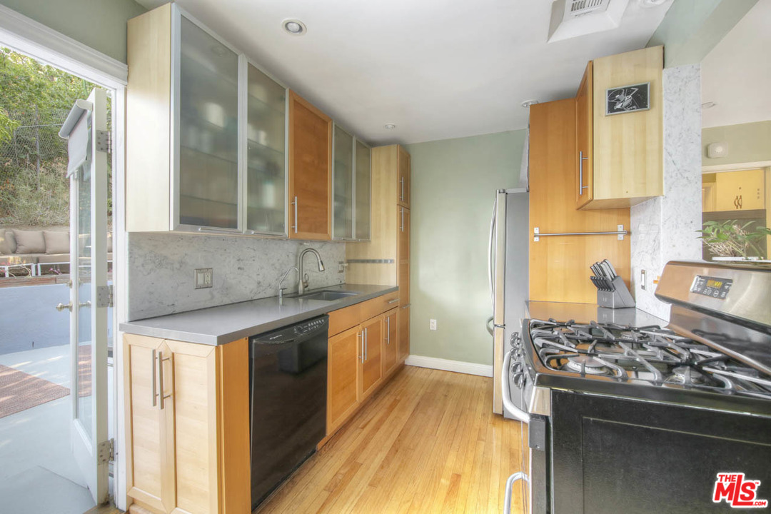 2408 Riverside Place Los Angeles, CA 90039 - Photo 5 of 20 Gallery Image 5
