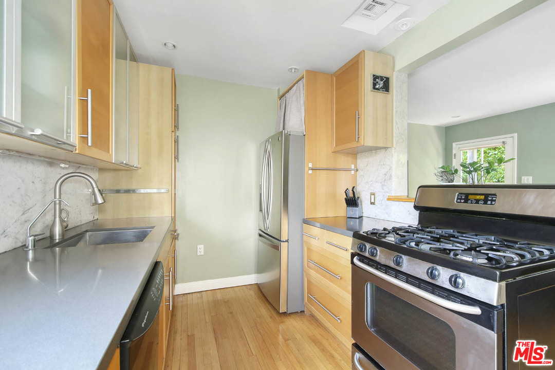 2408 Riverside Place Los Angeles, CA 90039 - Photo 6 of 20 Gallery Image 6
