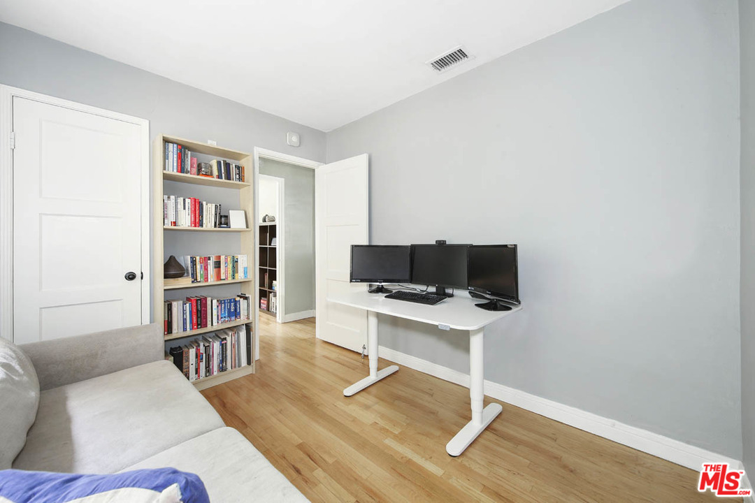 2408 Riverside Place Los Angeles, CA 90039 - Photo 8 of 20 Gallery Image 8