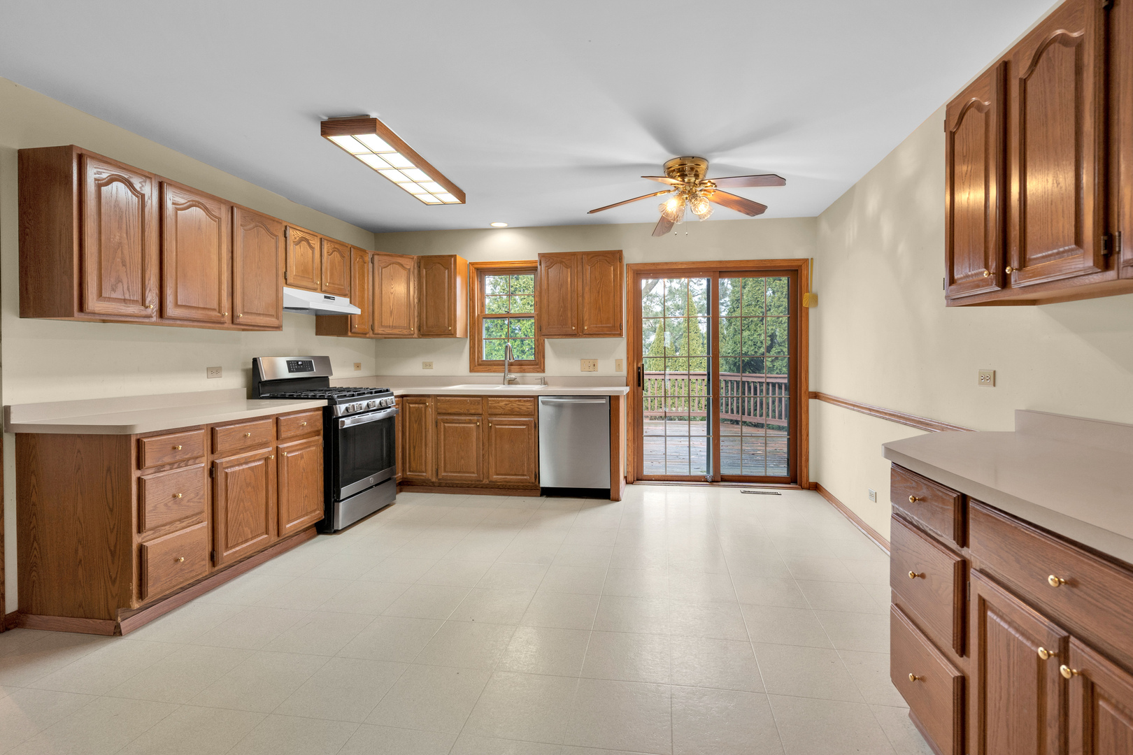 3702 Biscayne Road McHenry, IL 60050 - Photo 8 of 23