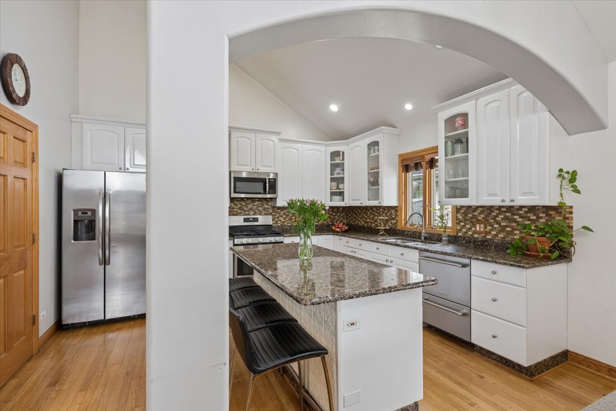 8317 Ballard Road Niles, IL 60714 - Photo 7 of 30