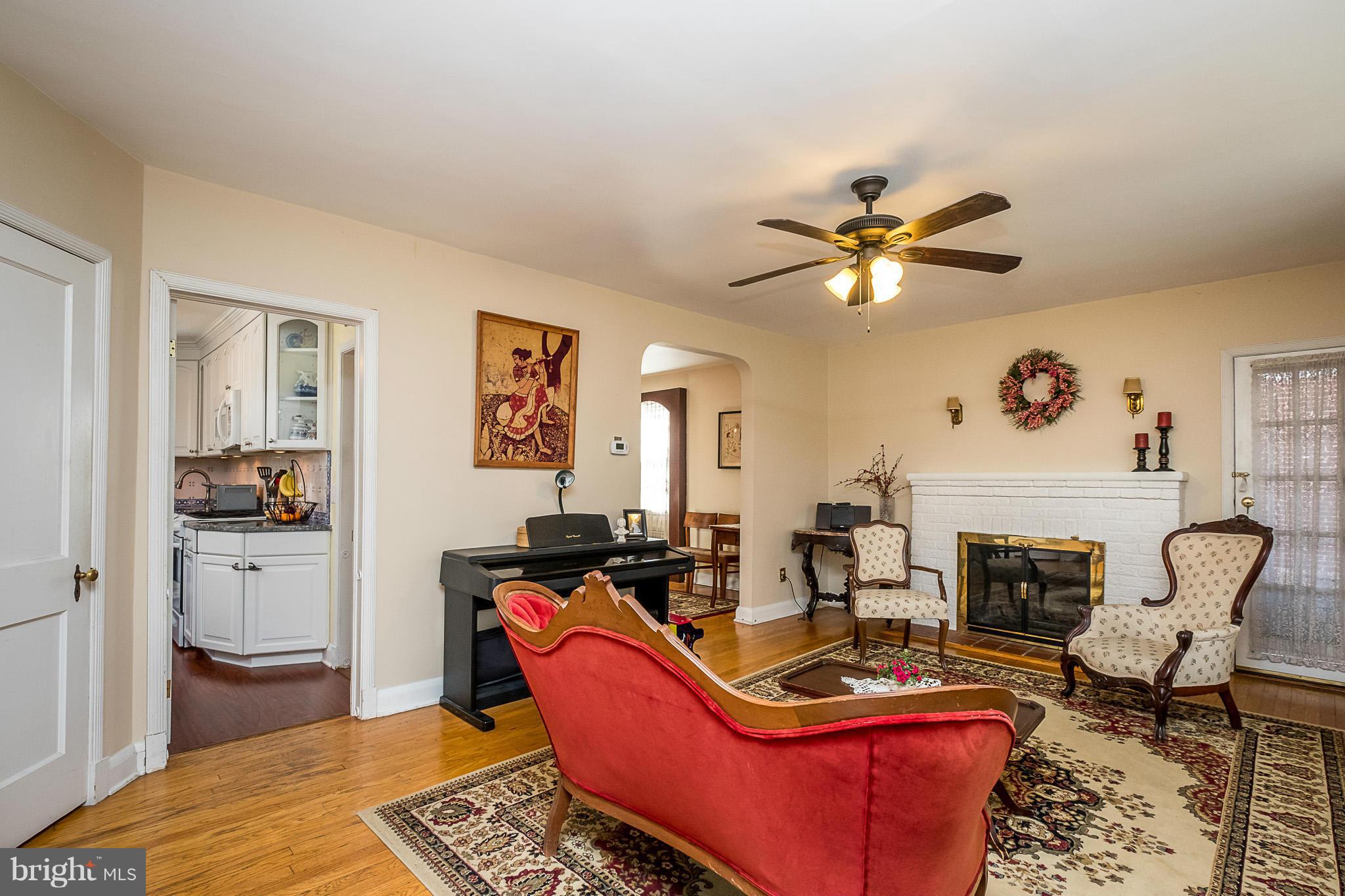 6313 Mt Ridge Road Catonsville, MD 21228 - Photo 1 of 26 Living Room