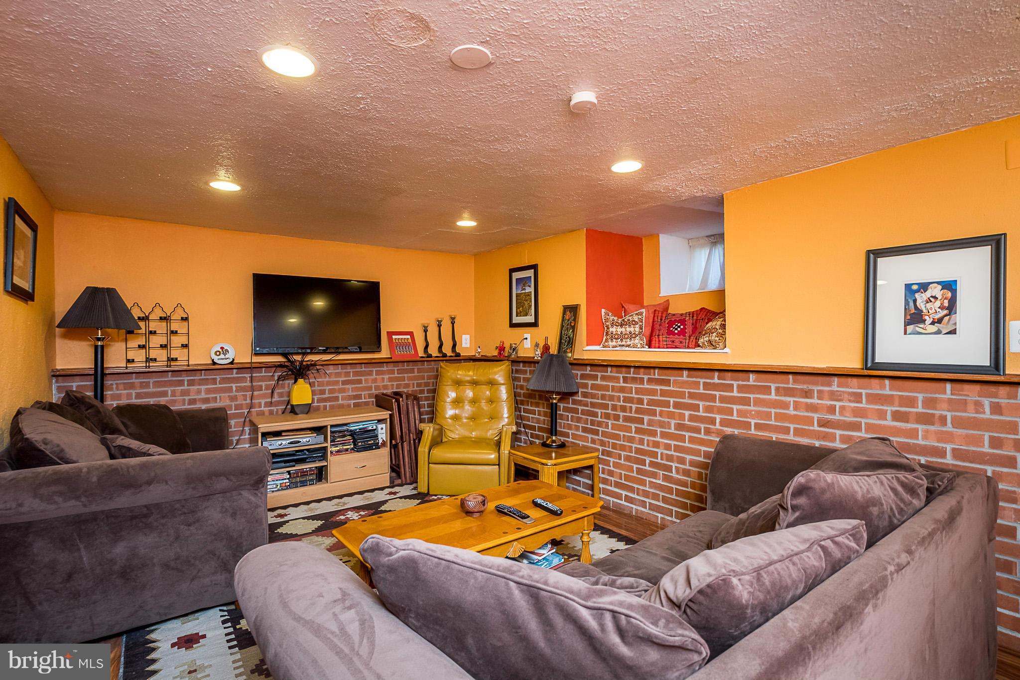 6313 Mt Ridge Road Catonsville, MD 21228 - Photo 17 of 26 Family Room