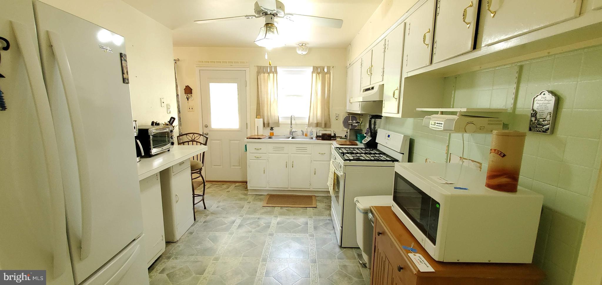 207 Kingsley Road Cherry Hill, NJ 08034 - Photo 7 of 24 Kitchen