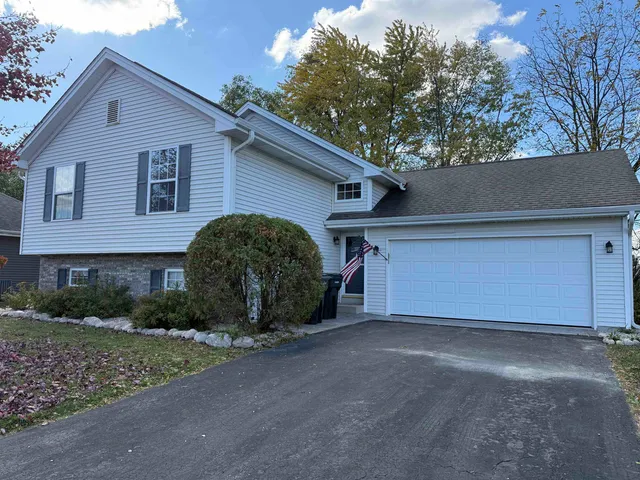 $324,900 | 2640 Shady Lane, Beloit, WI 53511