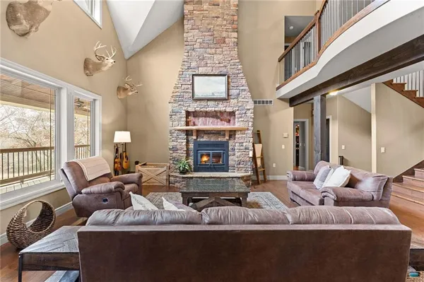 $1,275,000 | 650 Highway 13, Warrensburg, MO 64093