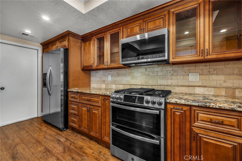 1906 Rory Lane, Unit 5 Simi Valley, CA 93063 - Photo 12 of 32 Kitchen
