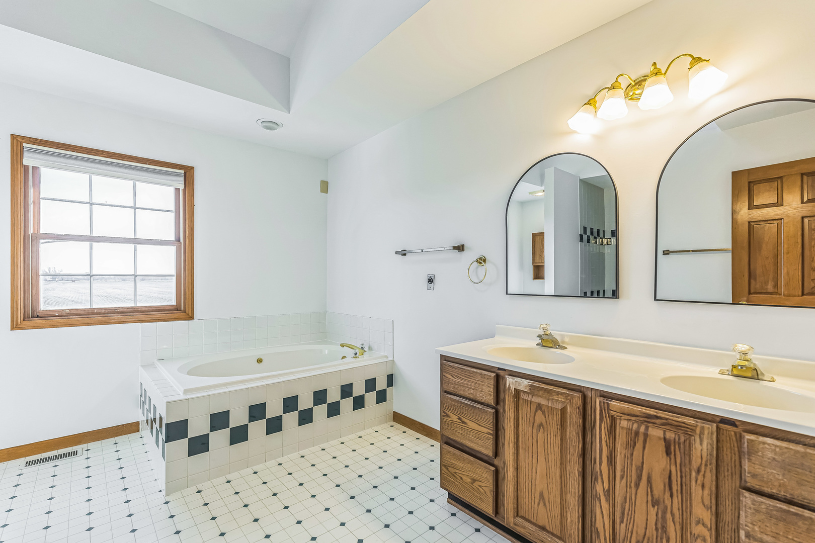 620 Rees Street Hinckley, IL 60520 - Photo 22 of 29 Gallery Image 22