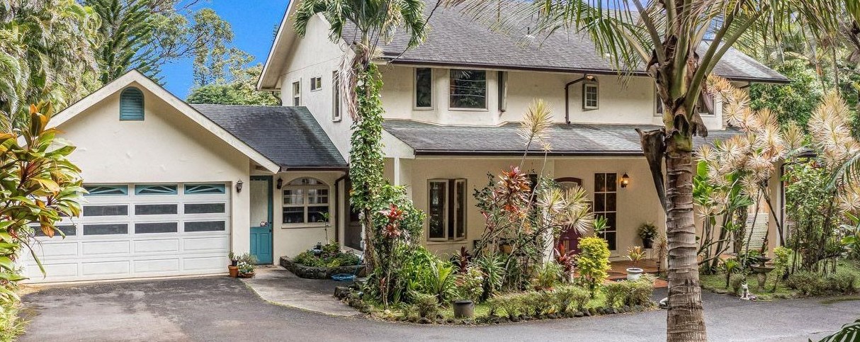 592 Kaupakalua Road Haiku, HI 96708 - Photo 1 of 28 a front view of a house with garden