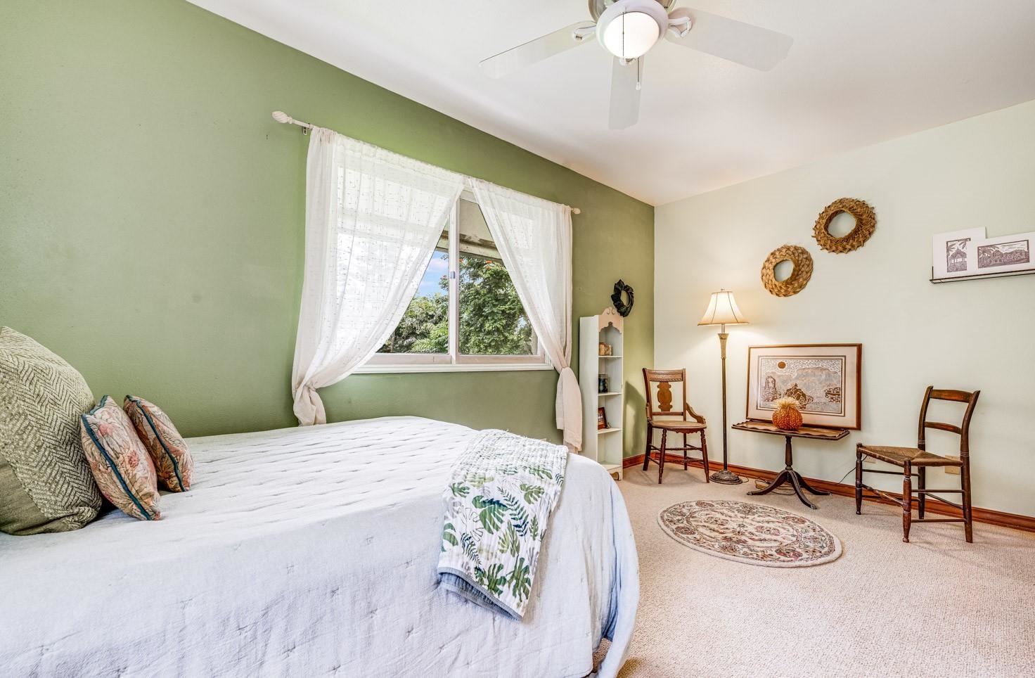 592 Kaupakalua Road Haiku, HI 96708 - Photo 15 of 28 a bedroom with a bed and a table