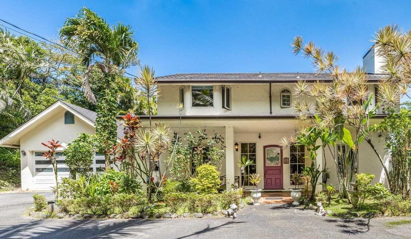 592 Kaupakalua Road Haiku, HI 96708 - Photo 2 of 28 a front view of a house with a yard