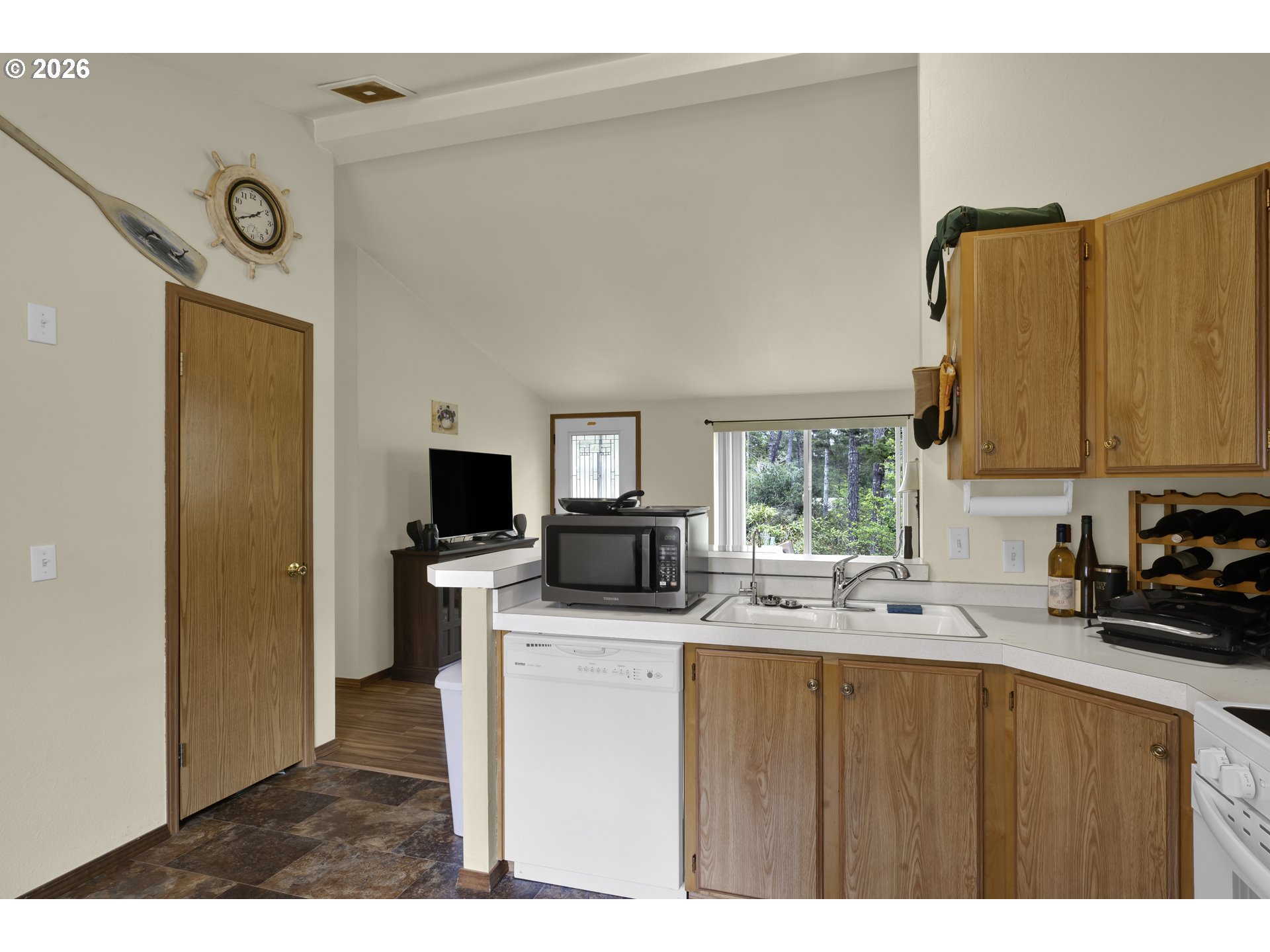 90 Outer Drive Florence, OR 97439 - Photo 7 of 26