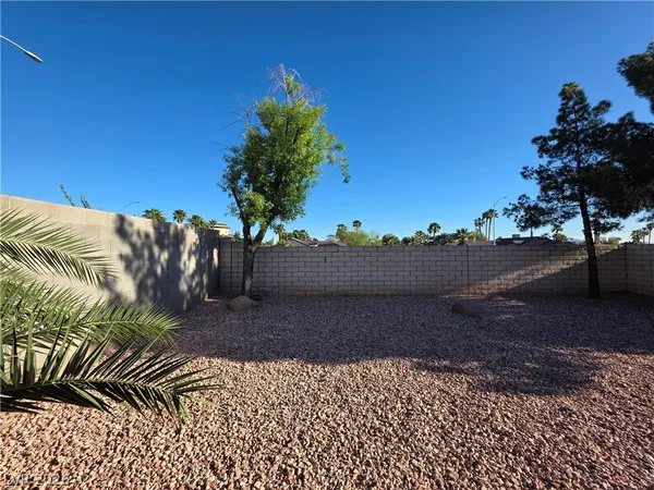 $1,900 | 626 Palmwood Lane, Las Vegas, NV 89123