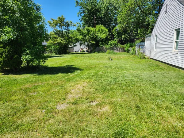 $100,000 | 351 East Milton Avenue, Hazel Park, MI 48030