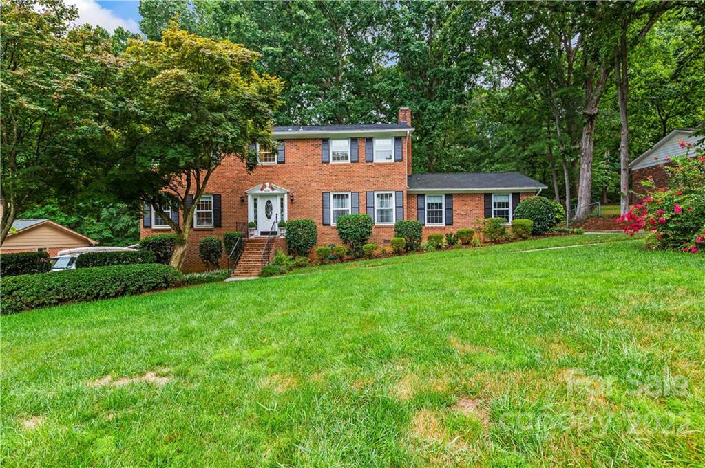 6620 Fairlawn Road Charlotte, NC 28215 - Photo 12 of 43 a front view of a house with garden