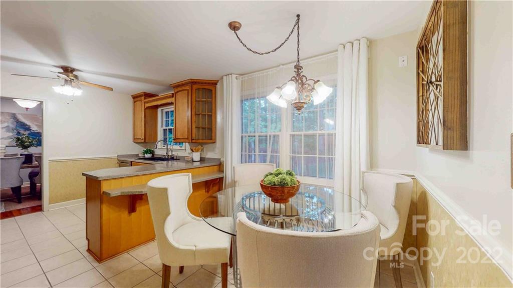 6620 Fairlawn Road Charlotte, NC 28215 - Photo 18 of 43 a very nice looking dining room with a table and chairs