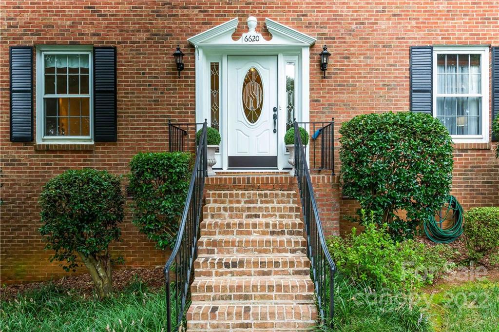 6620 Fairlawn Road Charlotte, NC 28215 - Photo 3 of 43 a front view of a house with a garden