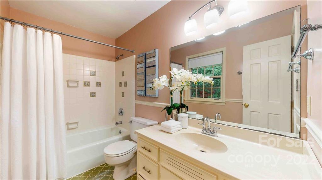 6620 Fairlawn Road Charlotte, NC 28215 - Photo 39 of 43 a bathroom with a sink a toilet and shower