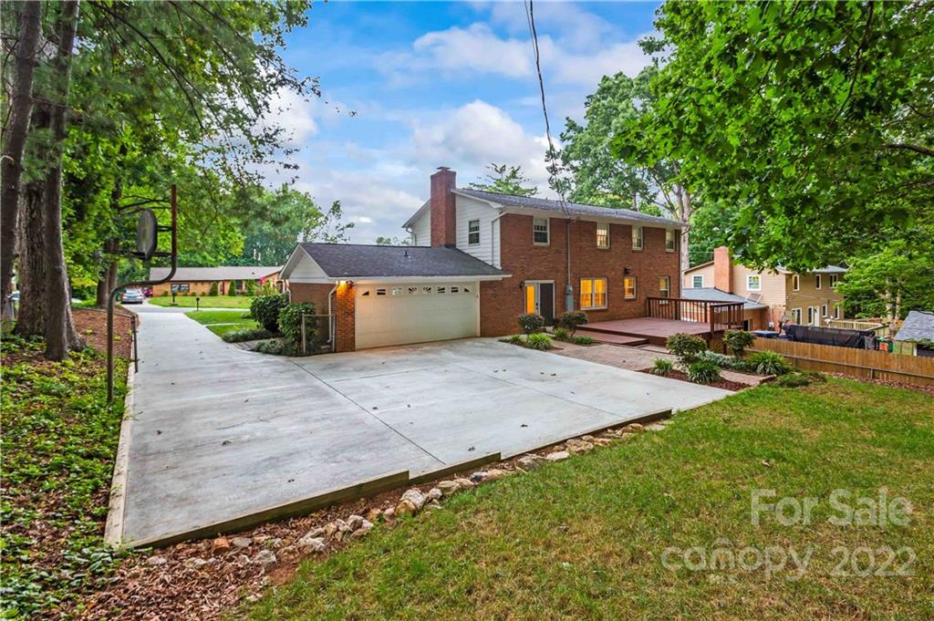 6620 Fairlawn Road Charlotte, NC 28215 - Photo 41 of 43 a front view of a house with garden