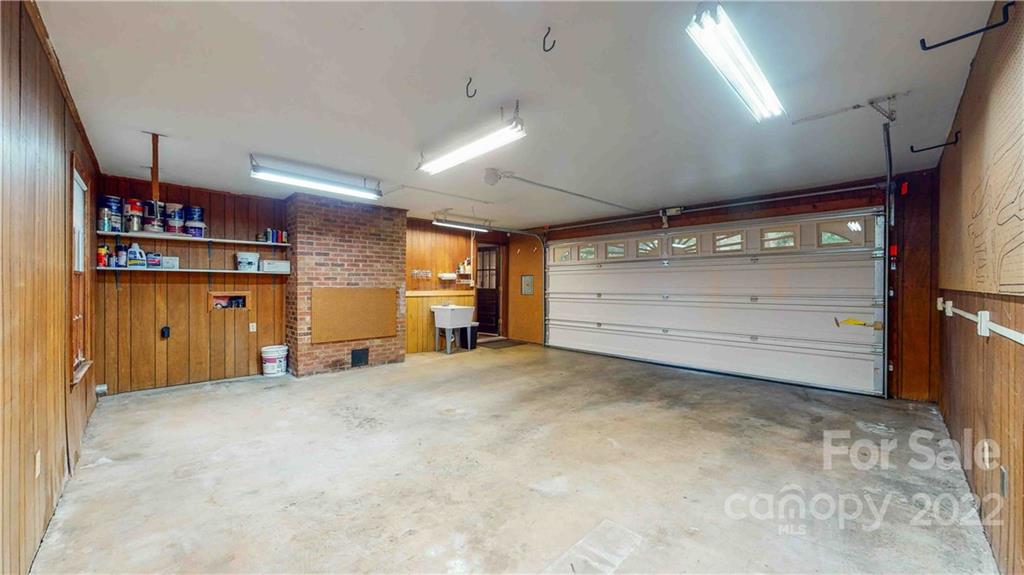 6620 Fairlawn Road Charlotte, NC 28215 - Photo 42 of 43 a view of an empty room