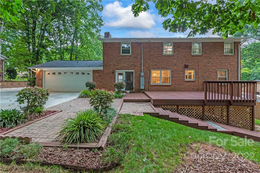 6620 Fairlawn Road Charlotte, NC 28215 - Photo 9 of 43 a front view of a house with garden