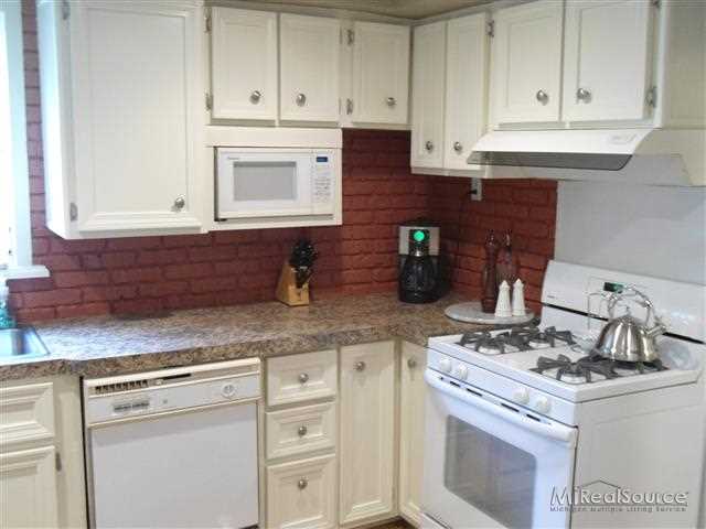 11201 North Pearson Road Utica, MI 48315 - Photo 10 of 29 31155609-9.JPG