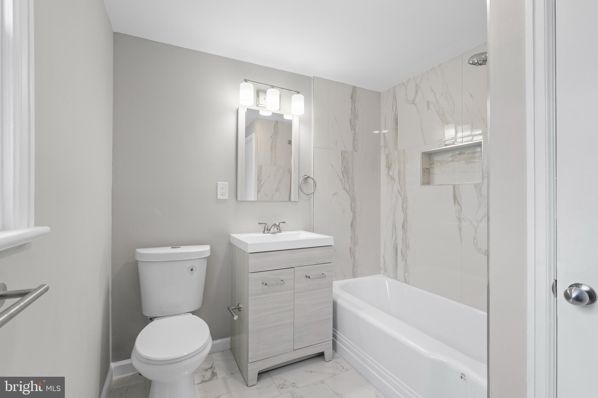 131 Lippincott Avenue Riverside, NJ 08075 - Photo 23 of 34 a bathroom with a toilet sink and bathtub
