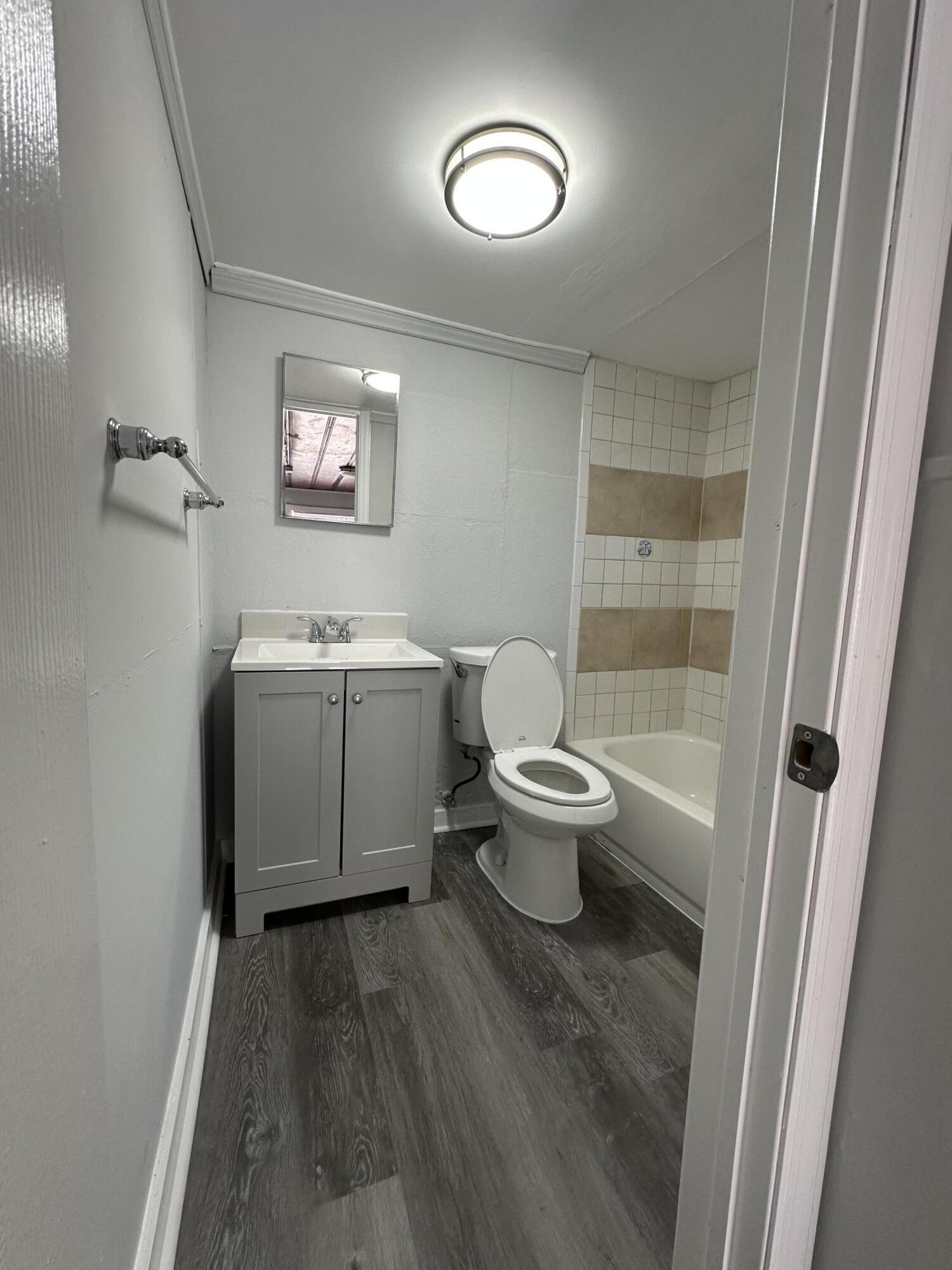 321 North 11th Street, Unit D Fort Pierce, FL 34950 - Photo 13 of 19 Photo May 17 2025, 5 02 09 PM (1)